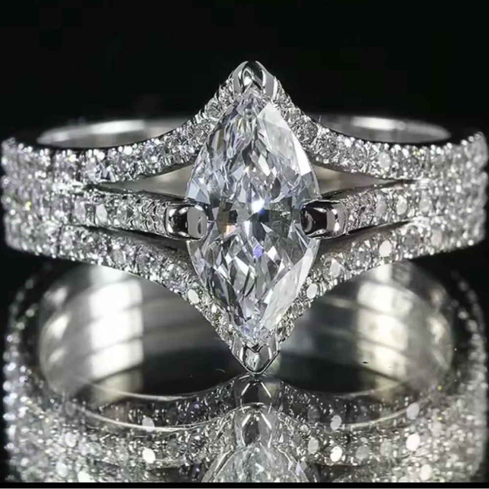 Elegant Silver Marquise Cut Ring - Picture 1 of 2